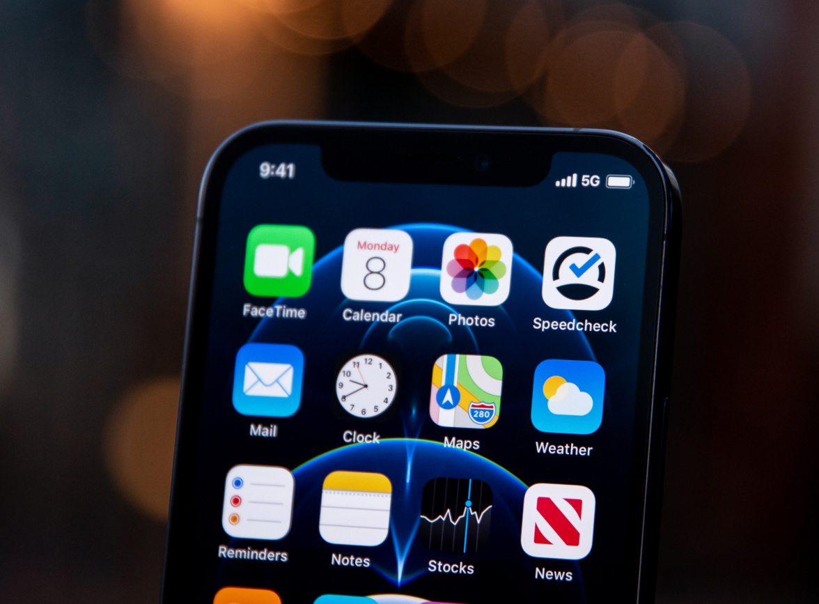 万山苹果手机维修分享为什么 iPhone 12 在冬季会自动关机 