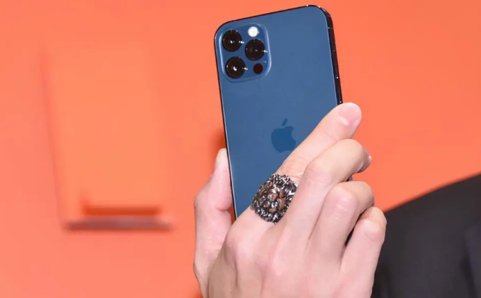 万山苹果手机维修分享iPhone12系列重启方法教程 